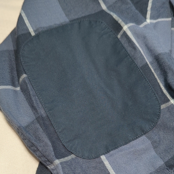 Wrangler Blue Plaid Casual Button Down Shirt - Picture 3 of 8